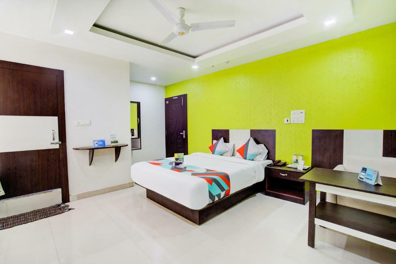 Hotel Chirom Palace Guwahati Exterior foto