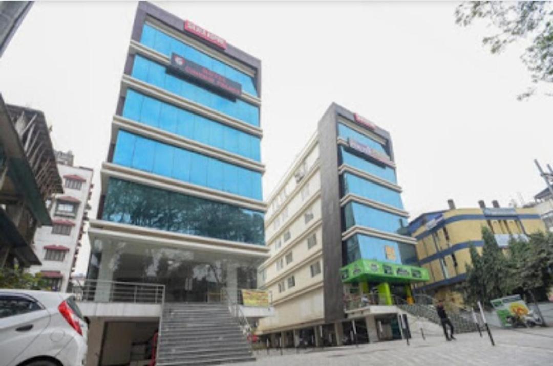 Hotel Chirom Palace Guwahati Exterior foto